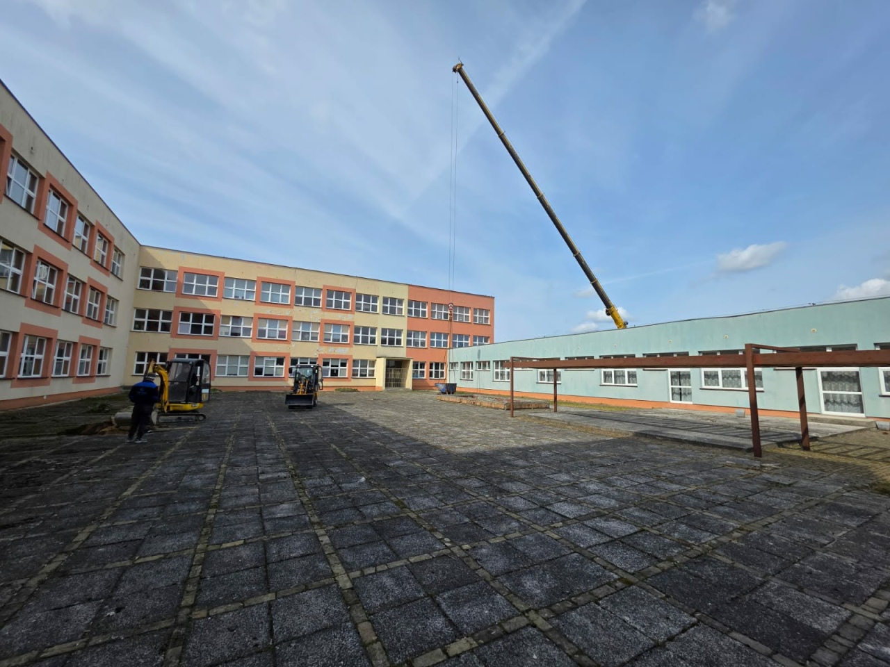 Szkolne atrium SP 5w Ostrołęce przechodzi metamorfozę! Ruszyły prace - zdjęcie #4 - eOstroleka.pl