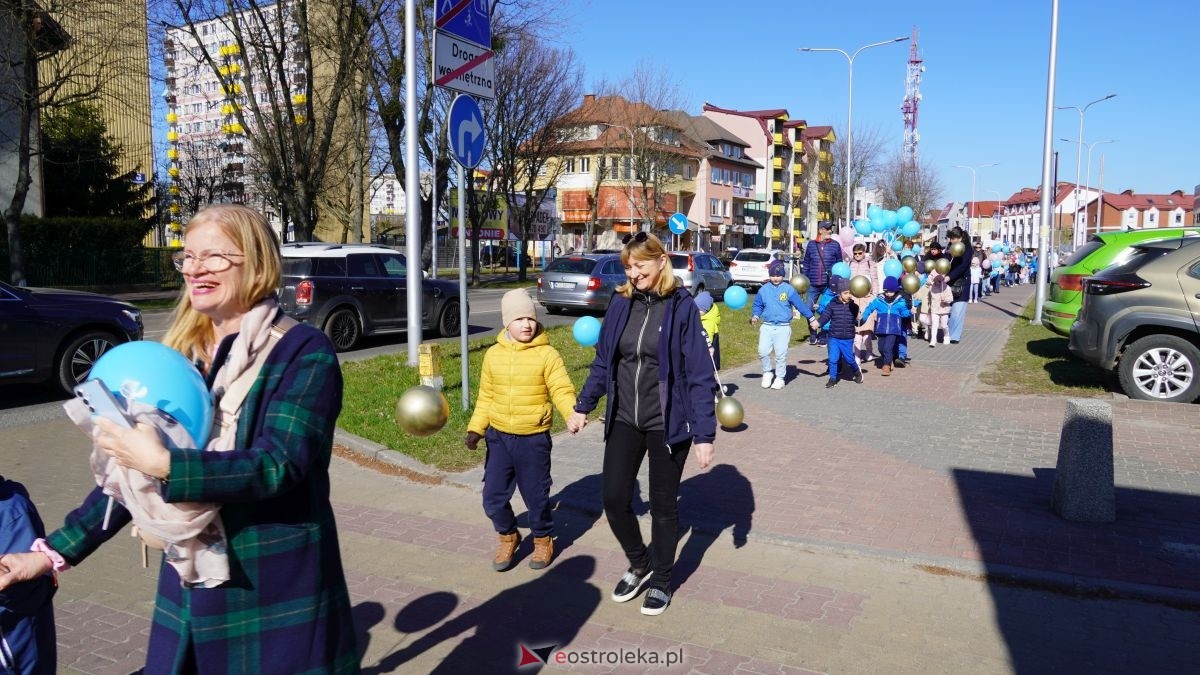 „Galeria Bursztynowa dla autyzmu - rozświetlamy świadomość” [02.04.2026] - zdjęcie #118 - eOstroleka.pl