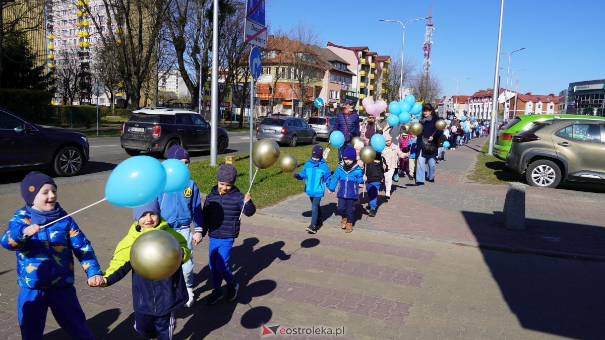 „Galeria Bursztynowa dla autyzmu - rozświetlamy świadomość” [02.04.2026] - zdjęcie #116 - eOstroleka.pl