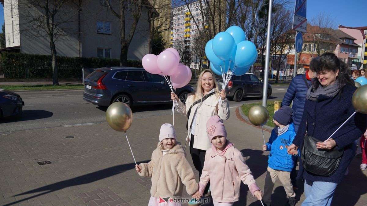 „Galeria Bursztynowa dla autyzmu - rozświetlamy świadomość” [02.04.2026] - zdjęcie #114 - eOstroleka.pl