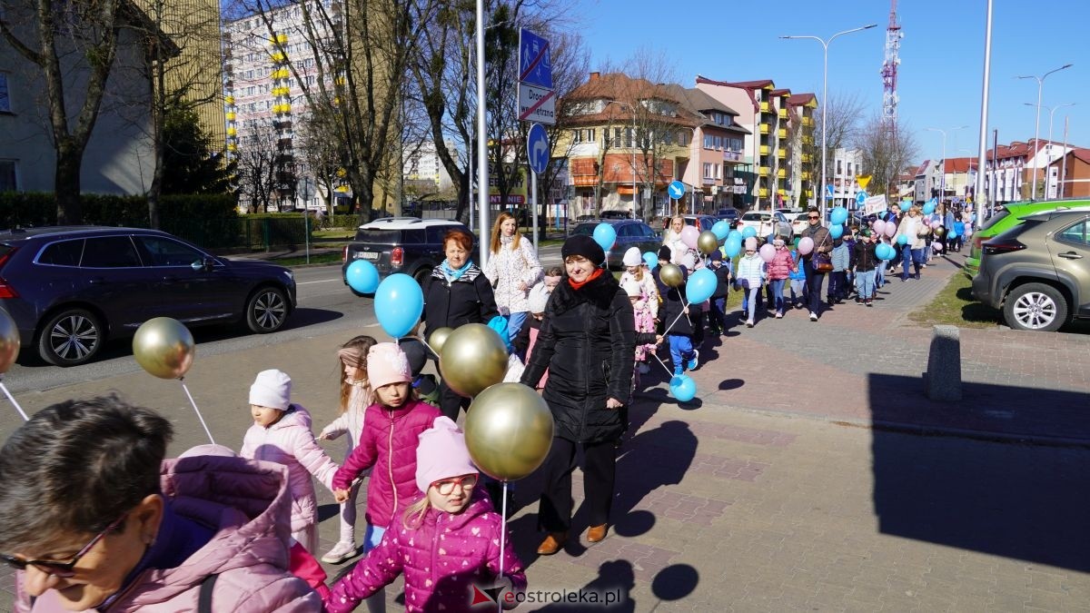 „Galeria Bursztynowa dla autyzmu - rozświetlamy świadomość” [02.04.2026] - zdjęcie #112 - eOstroleka.pl