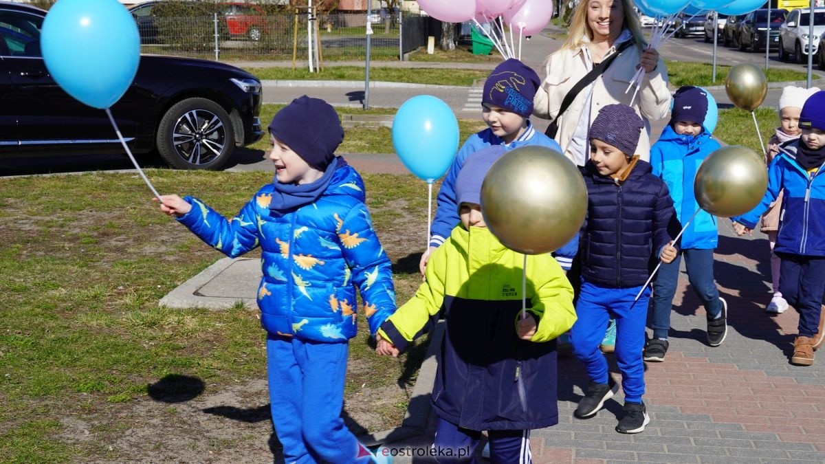 „Galeria Bursztynowa dla autyzmu - rozświetlamy świadomość” [02.04.2026] - zdjęcie #106 - eOstroleka.pl