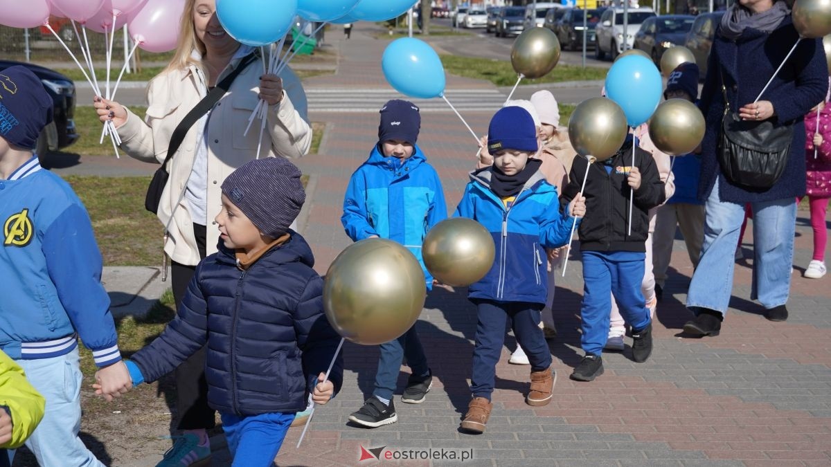 „Galeria Bursztynowa dla autyzmu - rozświetlamy świadomość” [02.04.2026] - zdjęcie #105 - eOstroleka.pl