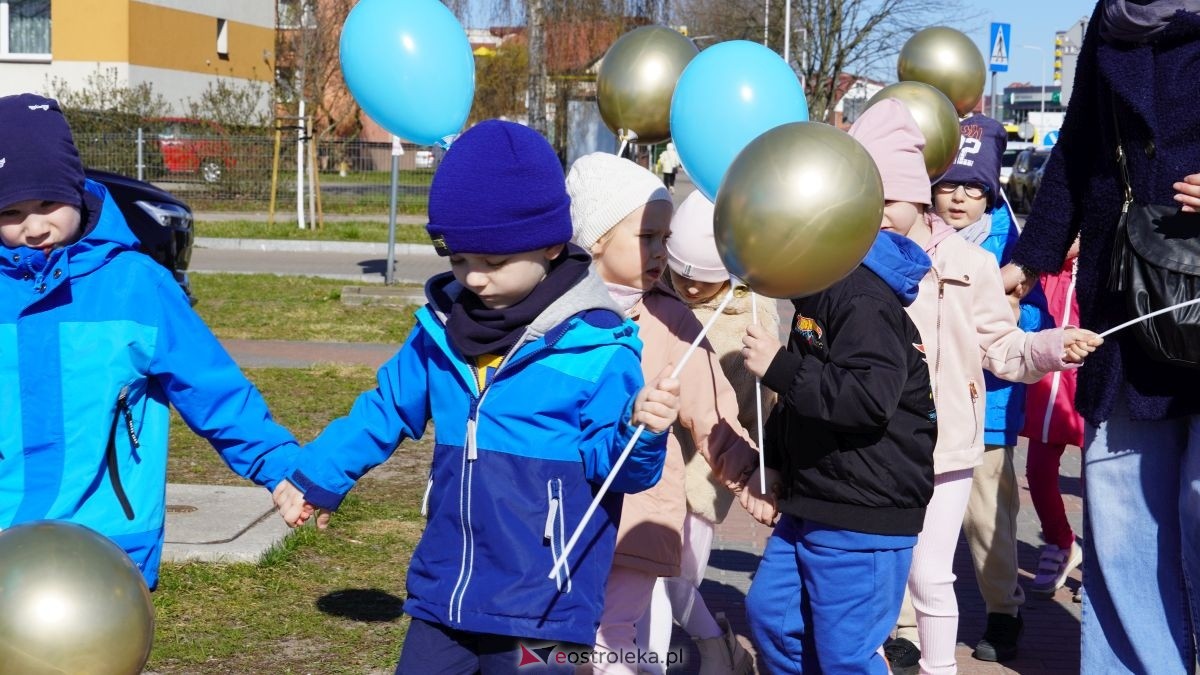 „Galeria Bursztynowa dla autyzmu - rozświetlamy świadomość” [02.04.2026] - zdjęcie #104 - eOstroleka.pl