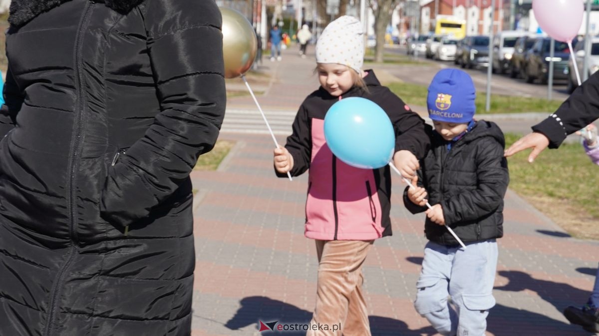 „Galeria Bursztynowa dla autyzmu - rozświetlamy świadomość” [02.04.2026] - zdjęcie #102 - eOstroleka.pl