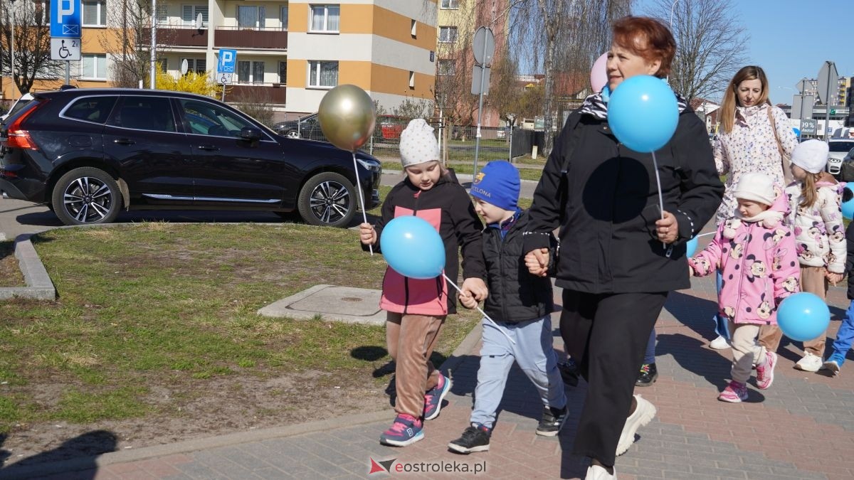 „Galeria Bursztynowa dla autyzmu - rozświetlamy świadomość” [02.04.2026] - zdjęcie #101 - eOstroleka.pl