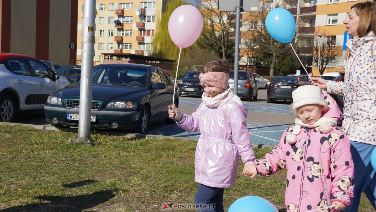 „Galeria Bursztynowa dla autyzmu - rozświetlamy świadomość” [02.04.2026] - zdjęcie #99 - eOstroleka.pl