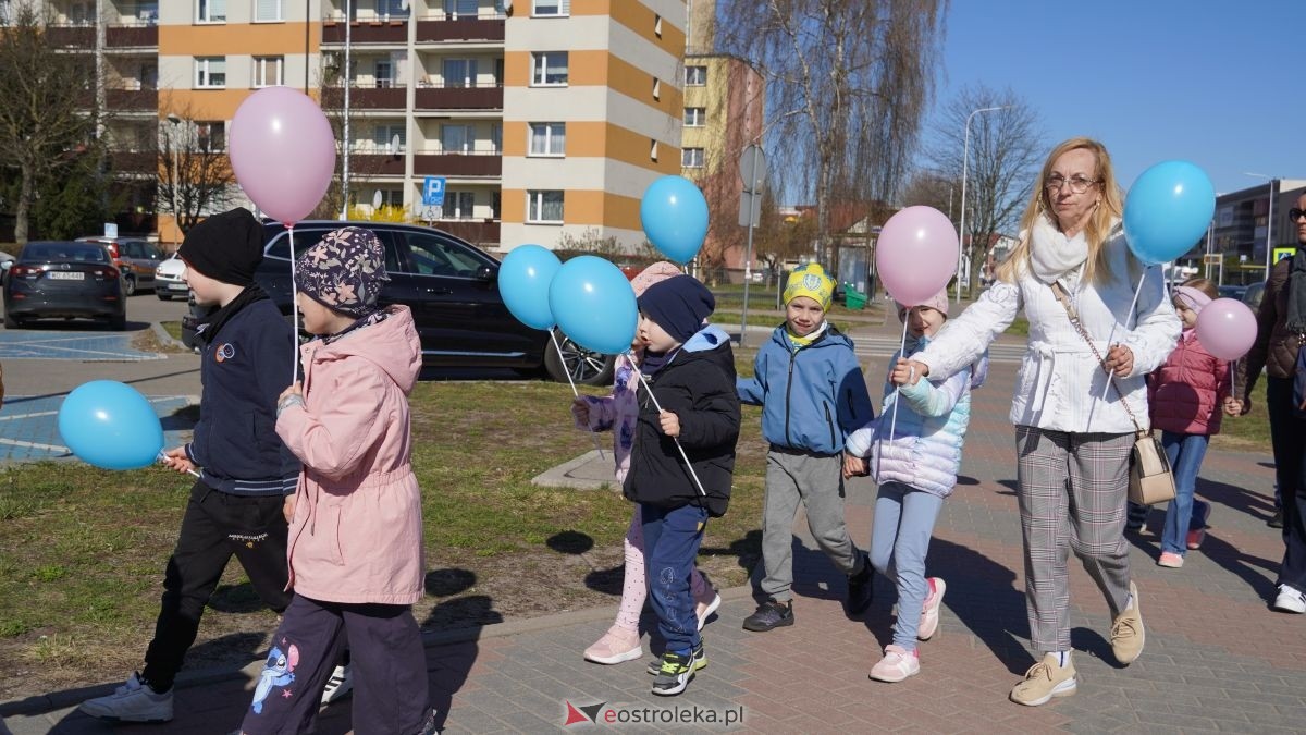 „Galeria Bursztynowa dla autyzmu - rozświetlamy świadomość” [02.04.2026] - zdjęcie #98 - eOstroleka.pl