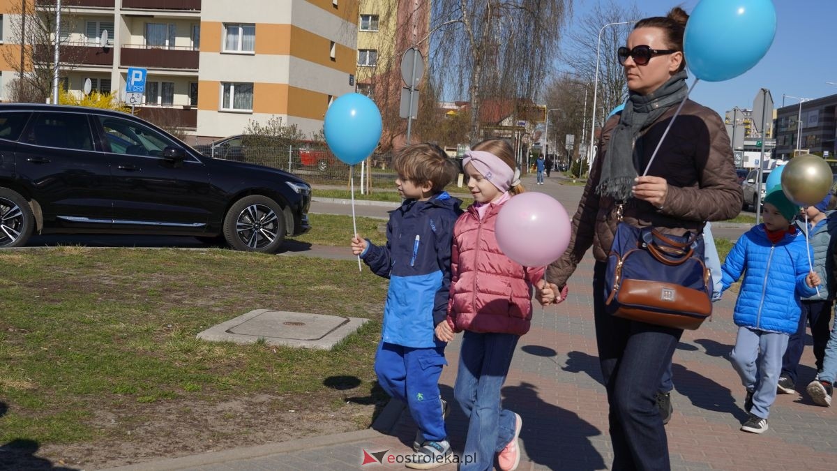 „Galeria Bursztynowa dla autyzmu - rozświetlamy świadomość” [02.04.2026] - zdjęcie #97 - eOstroleka.pl