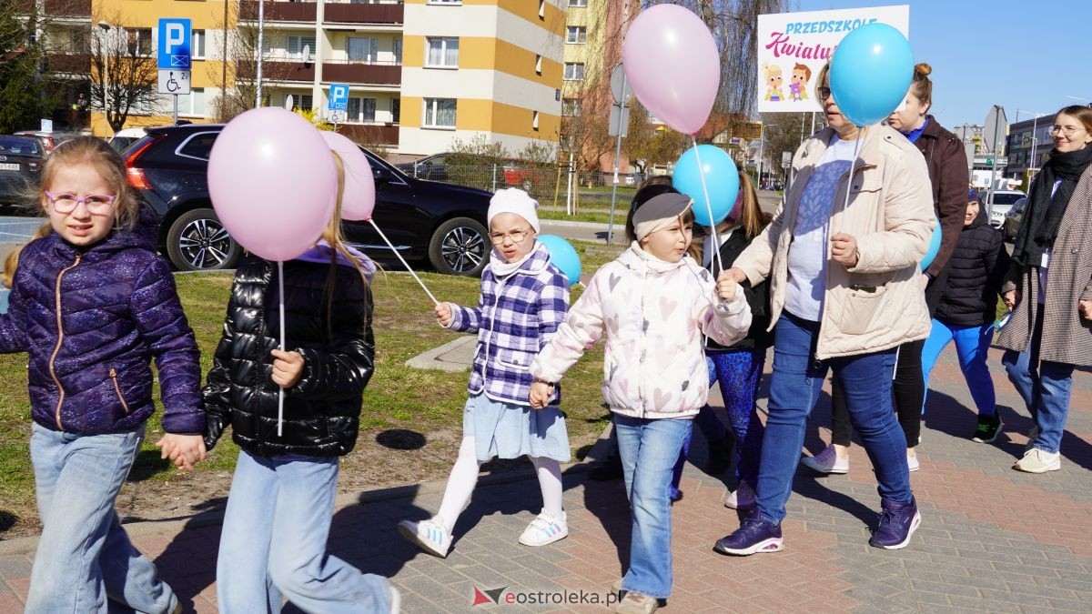 „Galeria Bursztynowa dla autyzmu - rozświetlamy świadomość” [02.04.2026] - zdjęcie #93 - eOstroleka.pl