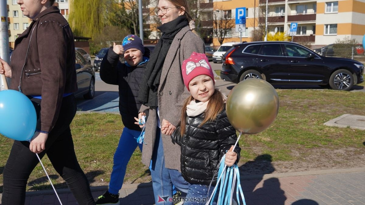 „Galeria Bursztynowa dla autyzmu - rozświetlamy świadomość” [02.04.2026] - zdjęcie #91 - eOstroleka.pl