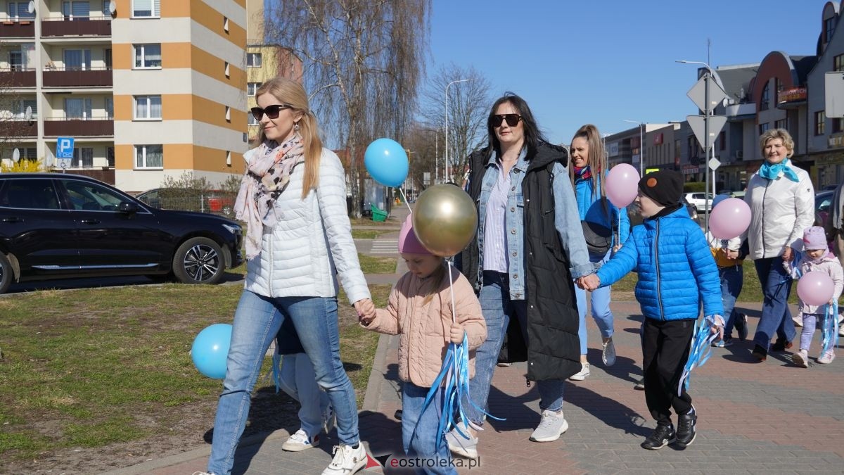 „Galeria Bursztynowa dla autyzmu - rozświetlamy świadomość” [02.04.2026] - zdjęcie #90 - eOstroleka.pl
