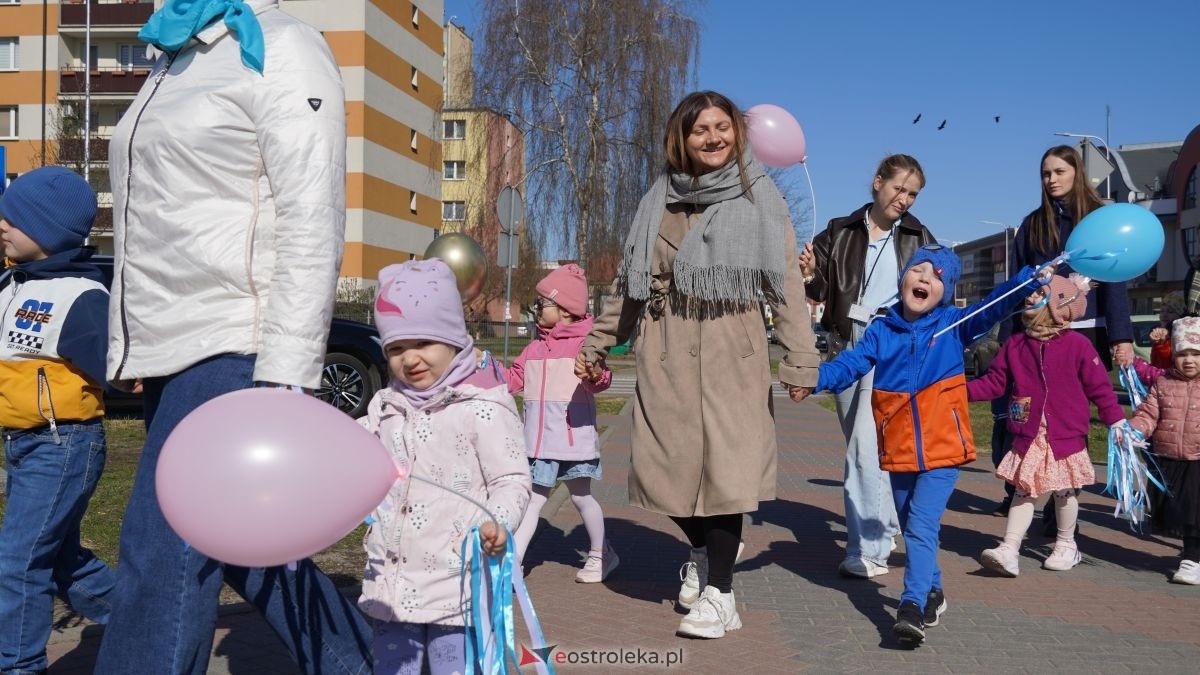 „Galeria Bursztynowa dla autyzmu - rozświetlamy świadomość” [02.04.2026] - zdjęcie #87 - eOstroleka.pl