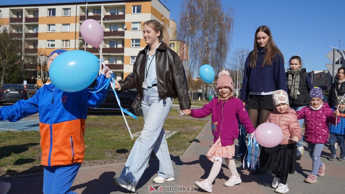 „Galeria Bursztynowa dla autyzmu - rozświetlamy świadomość” [02.04.2026] - zdjęcie #86 - eOstroleka.pl