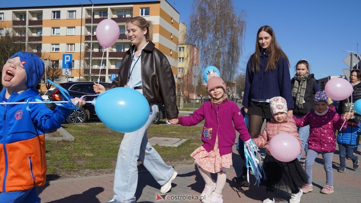 „Galeria Bursztynowa dla autyzmu - rozświetlamy świadomość” [02.04.2026] - zdjęcie #85 - eOstroleka.pl