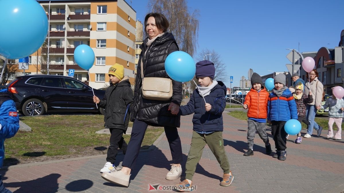 „Galeria Bursztynowa dla autyzmu - rozświetlamy świadomość” [02.04.2026] - zdjęcie #84 - eOstroleka.pl