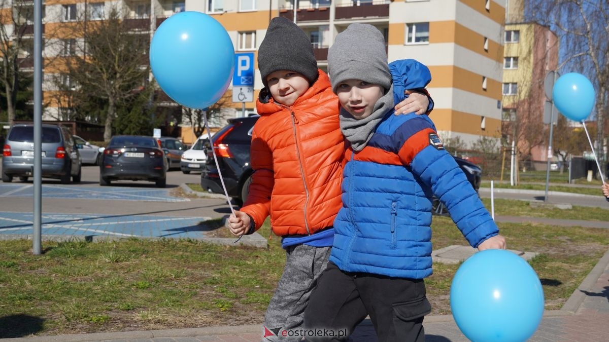 „Galeria Bursztynowa dla autyzmu - rozświetlamy świadomość” [02.04.2026] - zdjęcie #83 - eOstroleka.pl