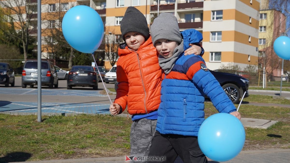 „Galeria Bursztynowa dla autyzmu - rozświetlamy świadomość” [02.04.2026] - zdjęcie #82 - eOstroleka.pl