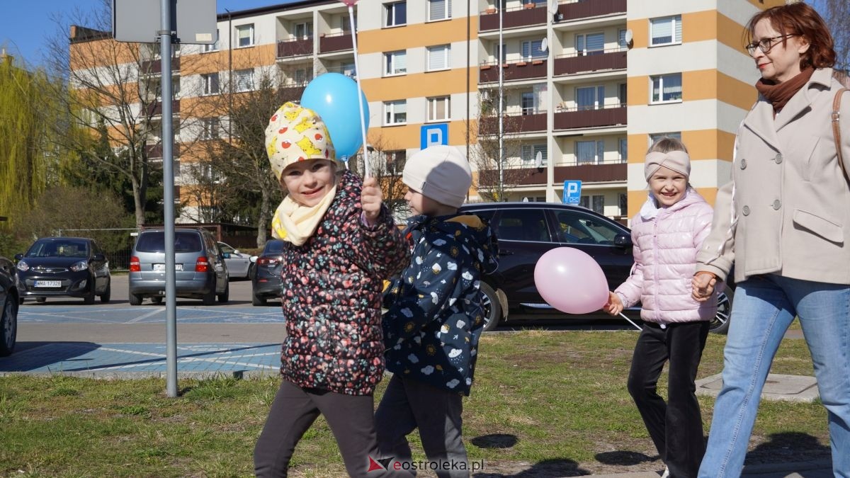 „Galeria Bursztynowa dla autyzmu - rozświetlamy świadomość” [02.04.2026] - zdjęcie #81 - eOstroleka.pl