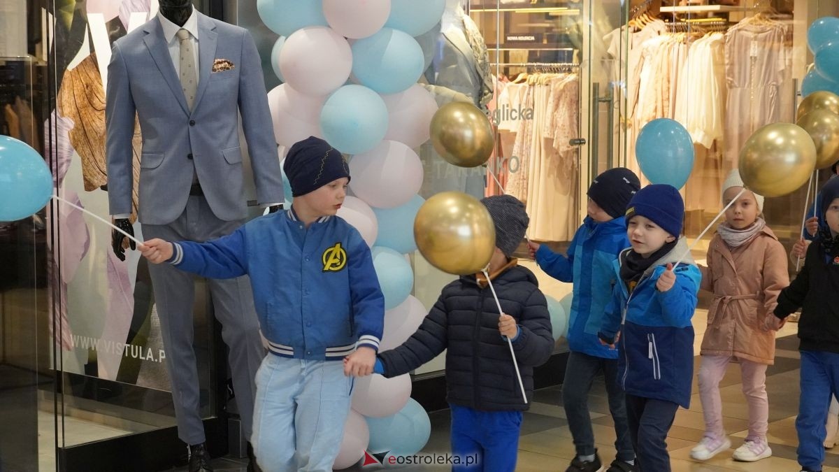 „Galeria Bursztynowa dla autyzmu - rozświetlamy świadomość” [02.04.2026] - zdjęcie #68 - eOstroleka.pl