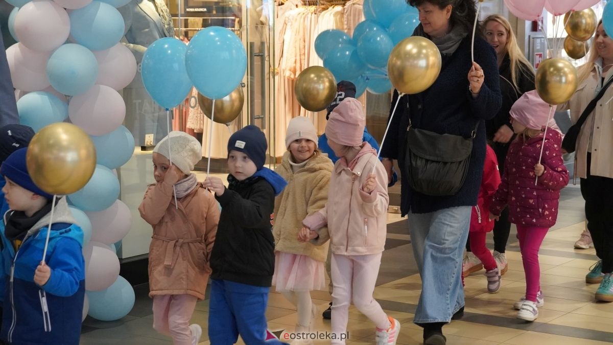 „Galeria Bursztynowa dla autyzmu - rozświetlamy świadomość” [02.04.2026] - zdjęcie #67 - eOstroleka.pl