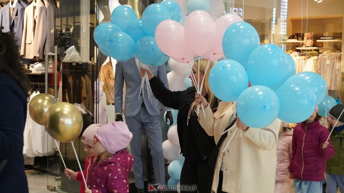 „Galeria Bursztynowa dla autyzmu - rozświetlamy świadomość” [02.04.2026] - zdjęcie #66 - eOstroleka.pl