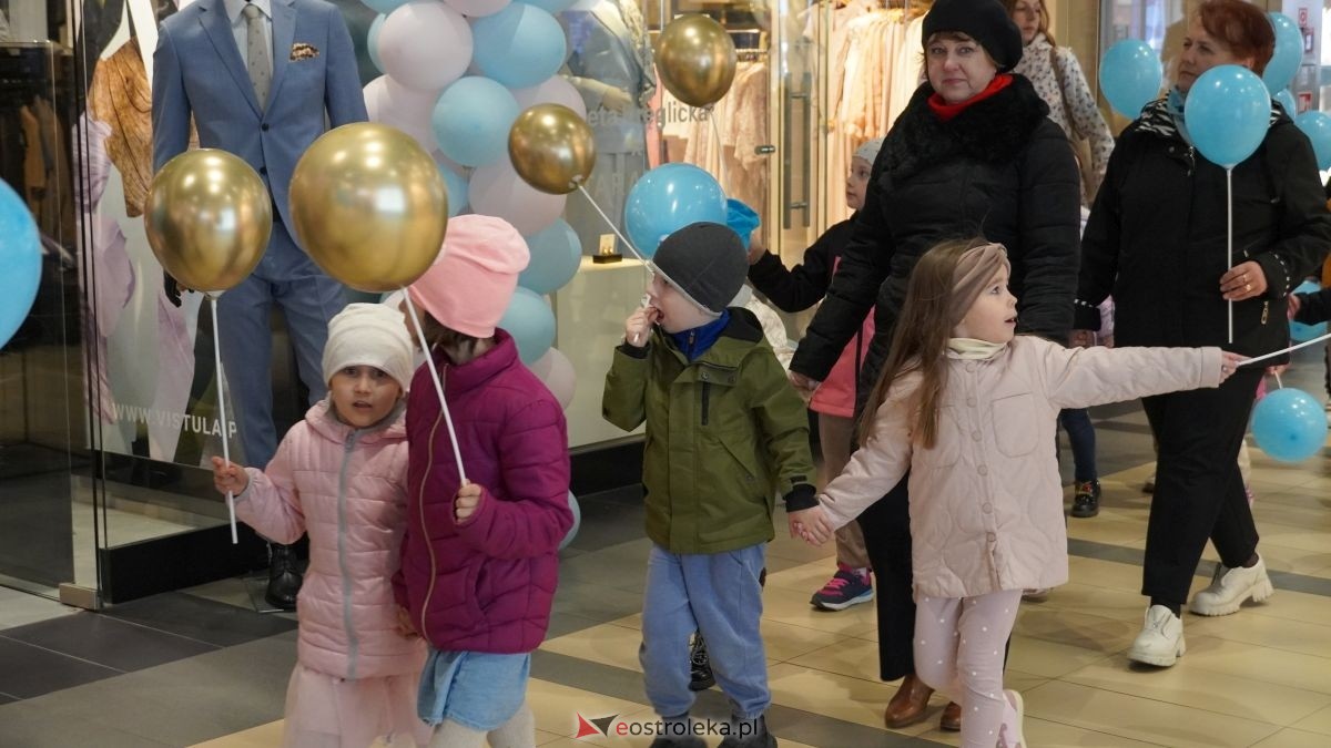 „Galeria Bursztynowa dla autyzmu - rozświetlamy świadomość” [02.04.2026] - zdjęcie #65 - eOstroleka.pl