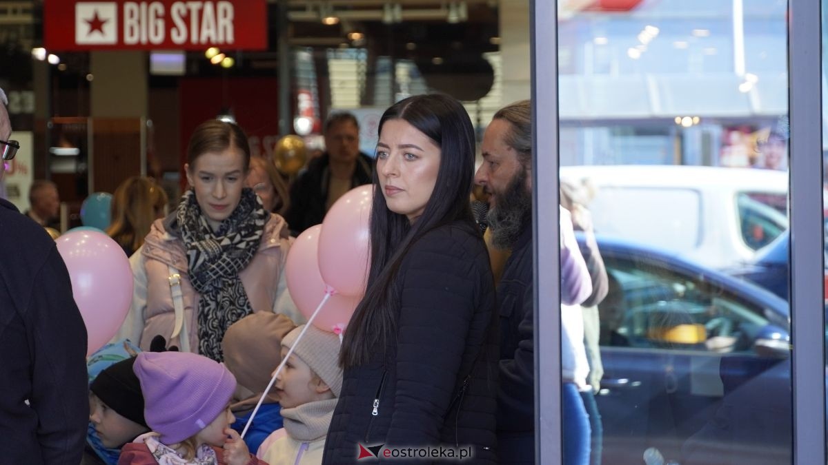 „Galeria Bursztynowa dla autyzmu - rozświetlamy świadomość” [02.04.2026] - zdjęcie #63 - eOstroleka.pl