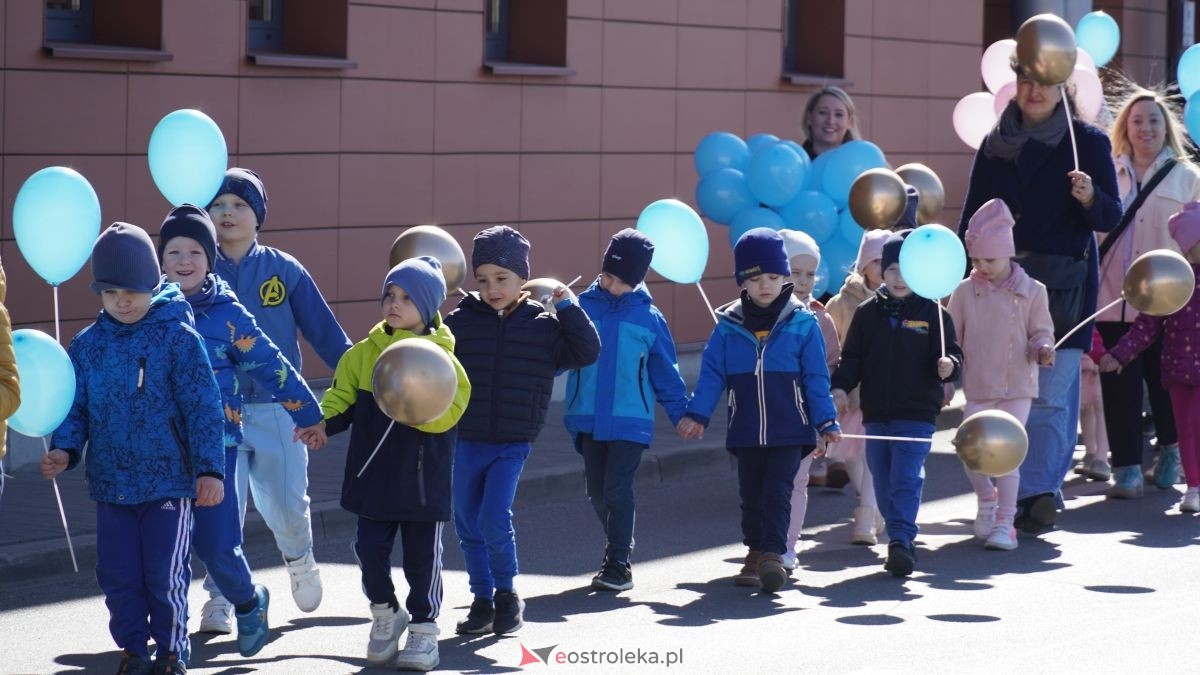 „Galeria Bursztynowa dla autyzmu - rozświetlamy świadomość” [02.04.2026] - zdjęcie #60 - eOstroleka.pl