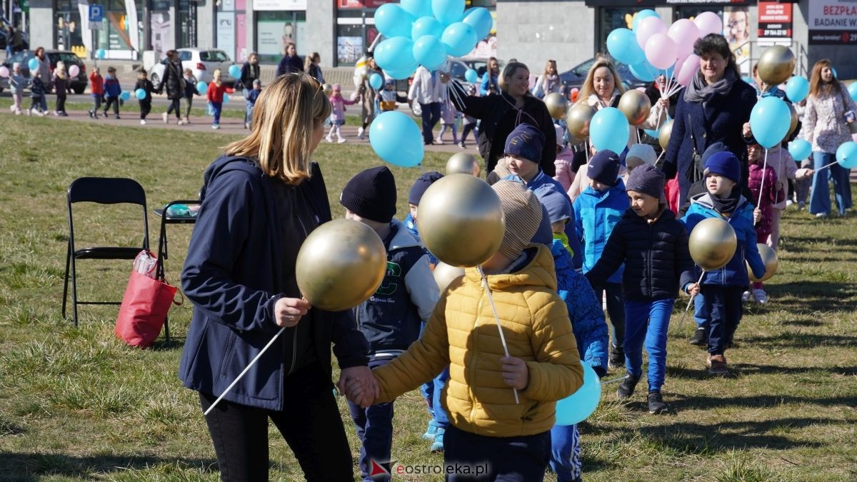 „Galeria Bursztynowa dla autyzmu - rozświetlamy świadomość” [02.04.2026] - zdjęcie #56 - eOstroleka.pl