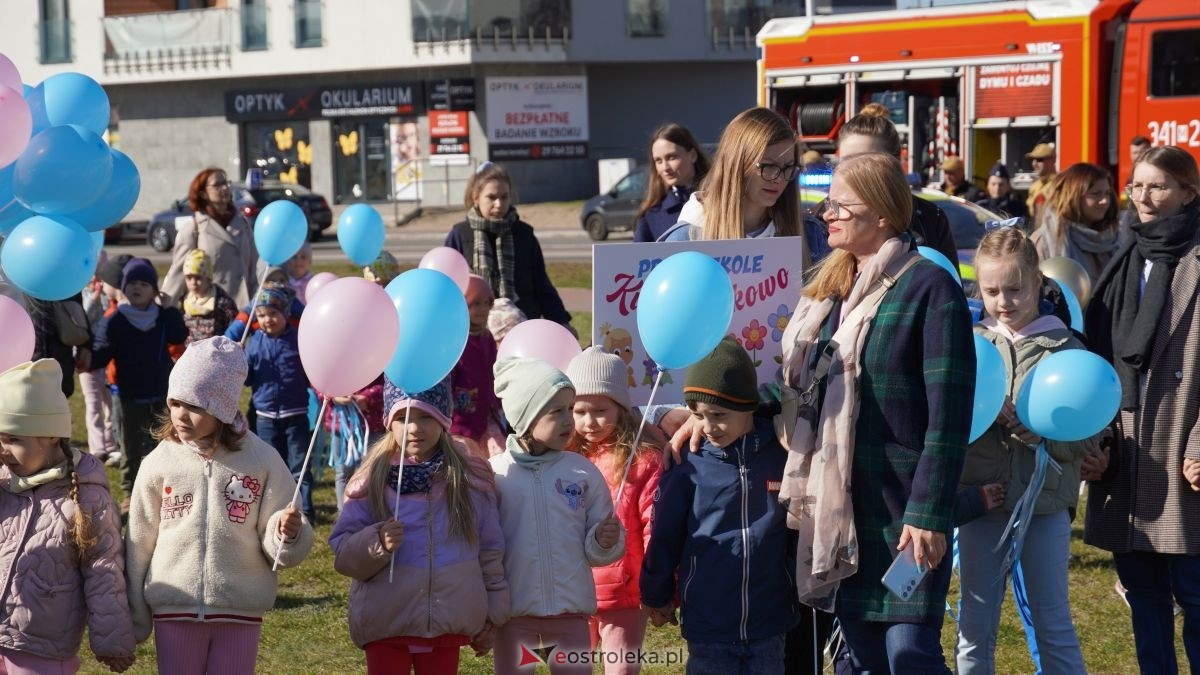 „Galeria Bursztynowa dla autyzmu - rozświetlamy świadomość” [02.04.2026] - zdjęcie #51 - eOstroleka.pl
