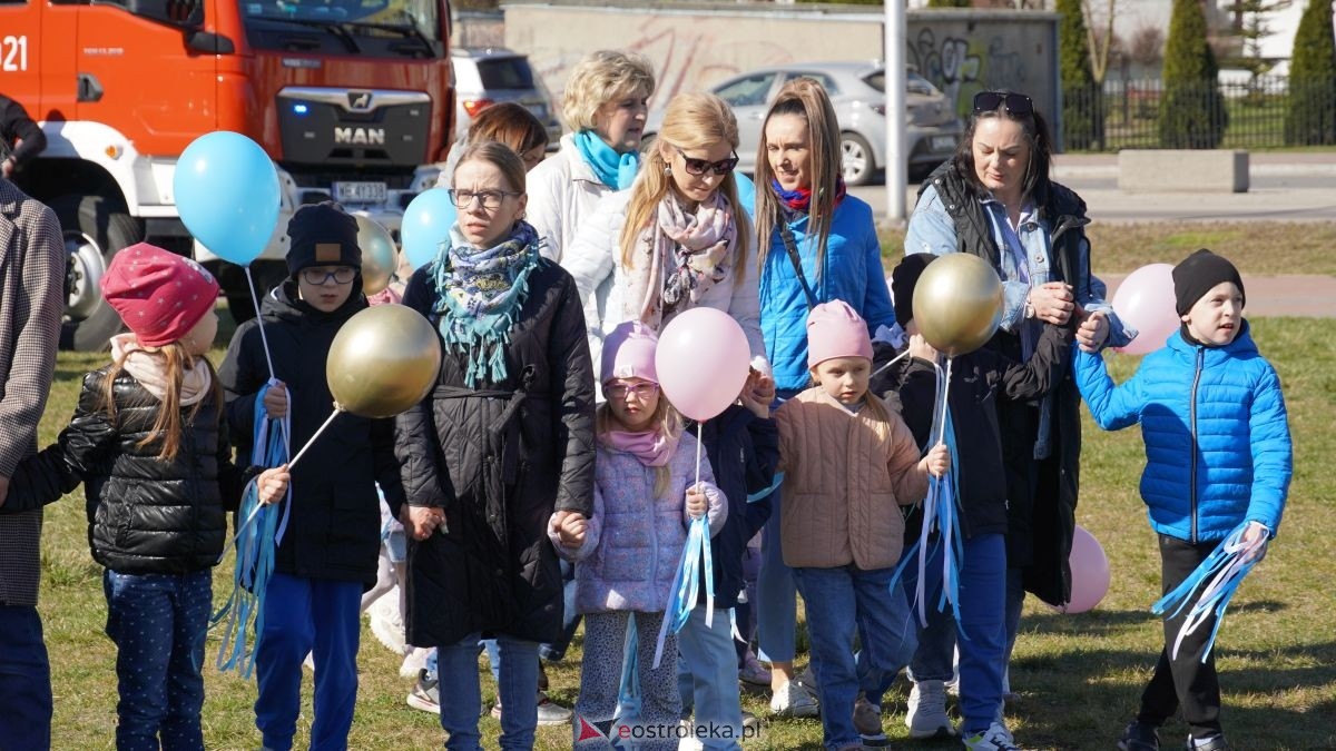 „Galeria Bursztynowa dla autyzmu - rozświetlamy świadomość” [02.04.2026] - zdjęcie #50 - eOstroleka.pl