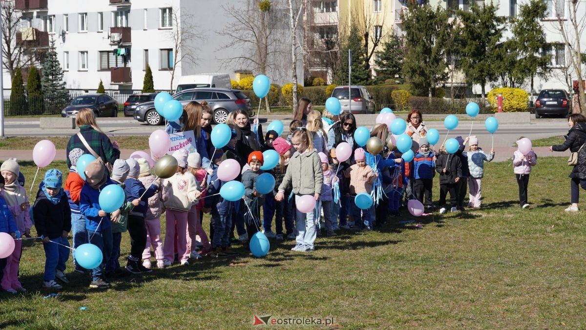 „Galeria Bursztynowa dla autyzmu - rozświetlamy świadomość” [02.04.2026] - zdjęcie #47 - eOstroleka.pl