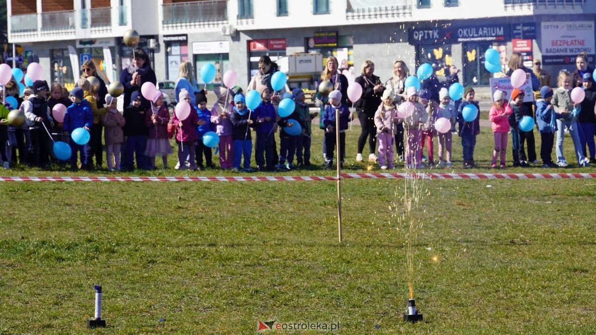 „Galeria Bursztynowa dla autyzmu - rozświetlamy świadomość” [02.04.2026] - zdjęcie #46 - eOstroleka.pl