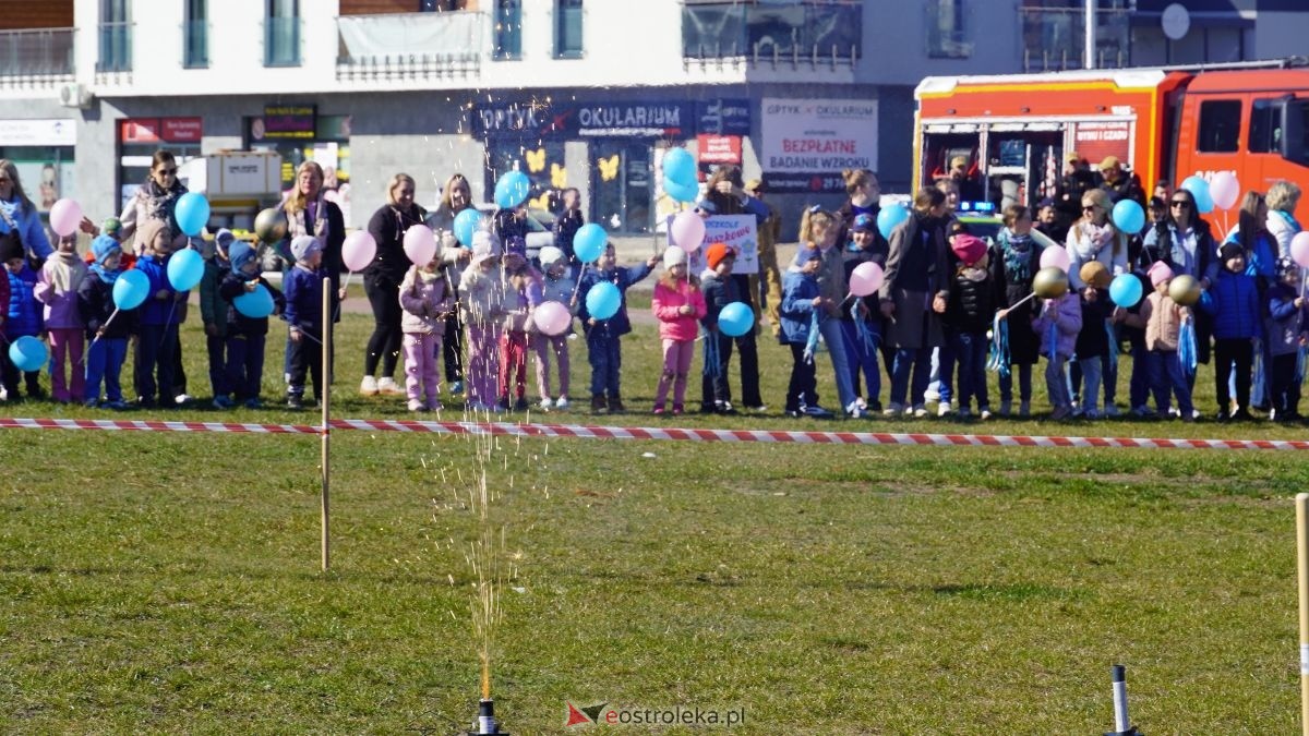 „Galeria Bursztynowa dla autyzmu - rozświetlamy świadomość” [02.04.2026] - zdjęcie #45 - eOstroleka.pl