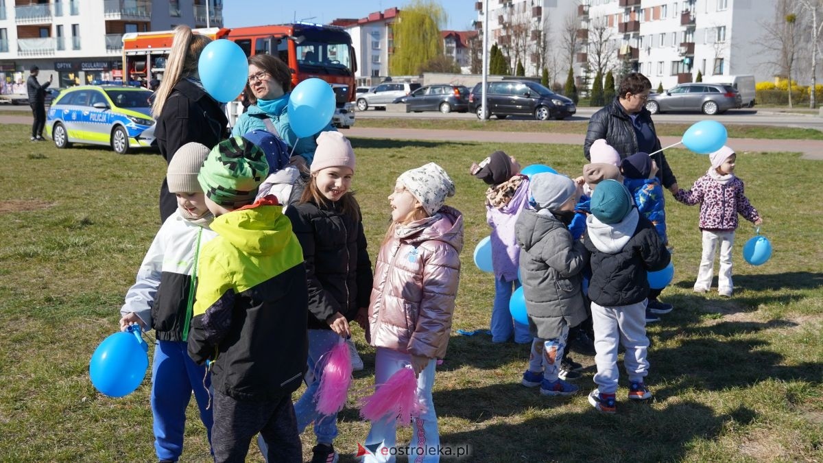 „Galeria Bursztynowa dla autyzmu - rozświetlamy świadomość” [02.04.2026] - zdjęcie #44 - eOstroleka.pl