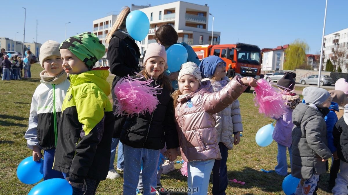 „Galeria Bursztynowa dla autyzmu - rozświetlamy świadomość” [02.04.2026] - zdjęcie #43 - eOstroleka.pl
