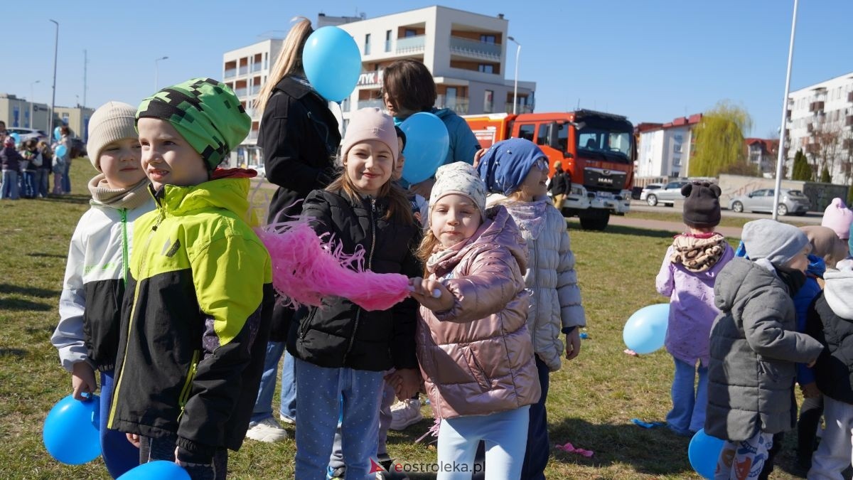 „Galeria Bursztynowa dla autyzmu - rozświetlamy świadomość” [02.04.2026] - zdjęcie #42 - eOstroleka.pl