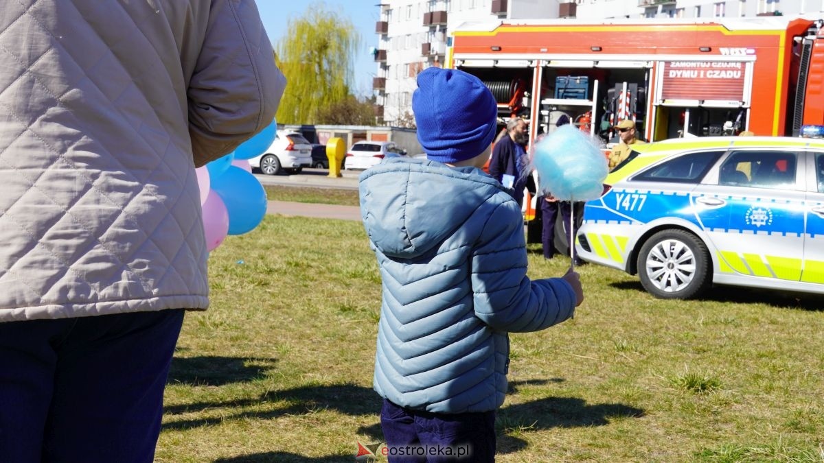 „Galeria Bursztynowa dla autyzmu - rozświetlamy świadomość” [02.04.2026] - zdjęcie #30 - eOstroleka.pl