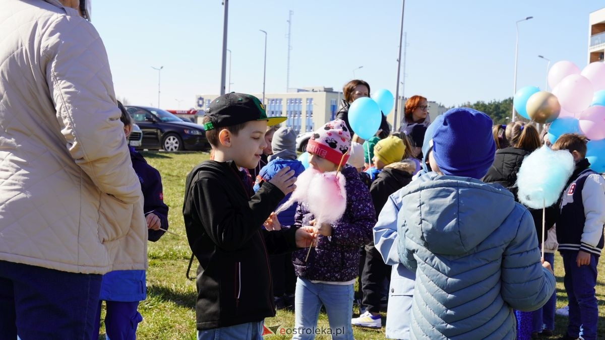 „Galeria Bursztynowa dla autyzmu - rozświetlamy świadomość” [02.04.2026] - zdjęcie #29 - eOstroleka.pl