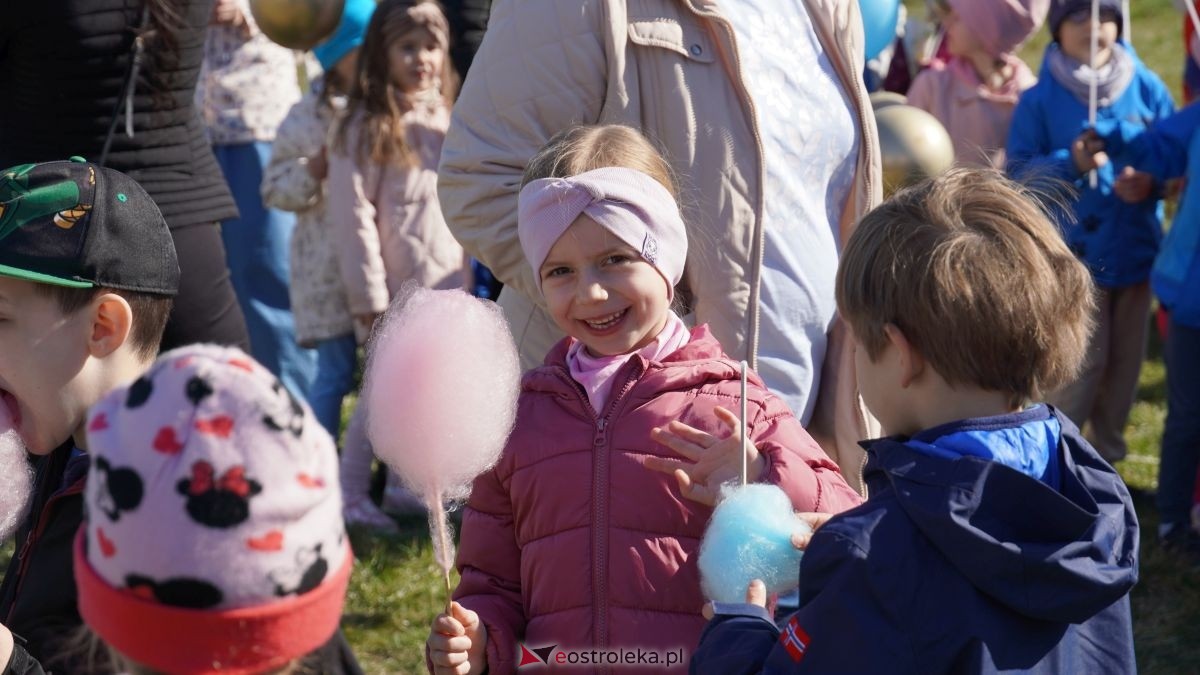 „Galeria Bursztynowa dla autyzmu - rozświetlamy świadomość” [02.04.2026] - zdjęcie #27 - eOstroleka.pl