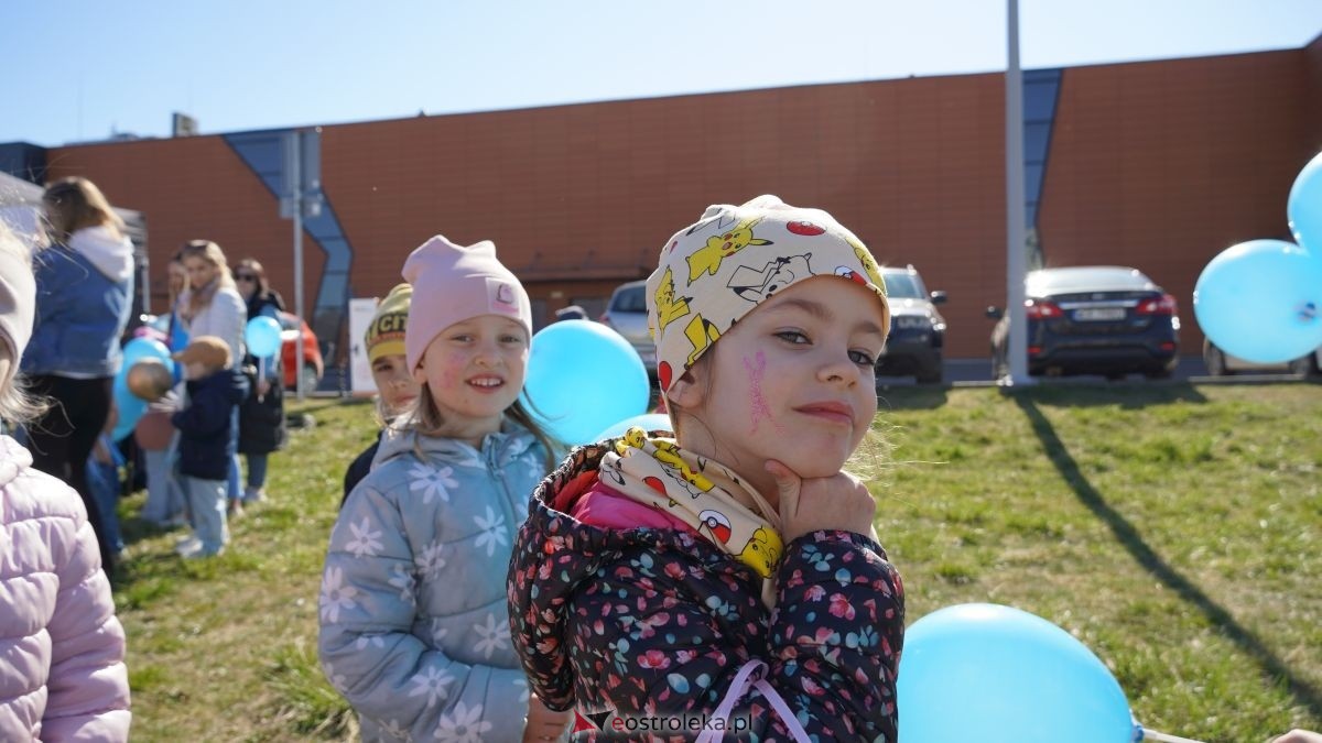 „Galeria Bursztynowa dla autyzmu - rozświetlamy świadomość” [02.04.2026] - zdjęcie #21 - eOstroleka.pl