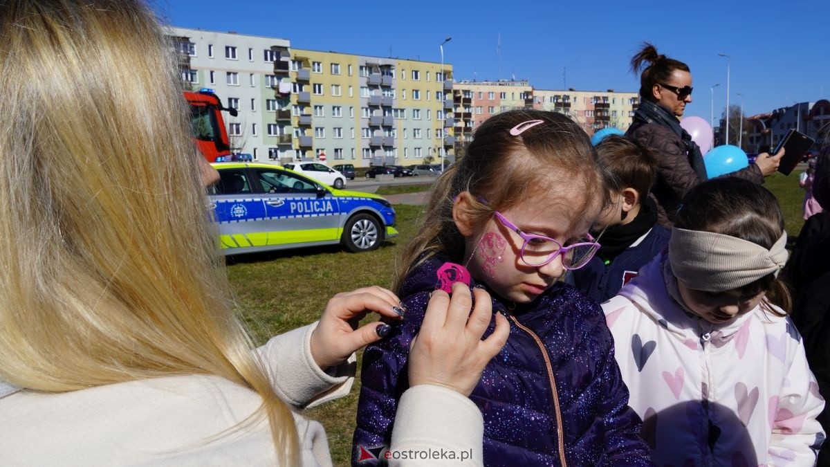 „Galeria Bursztynowa dla autyzmu - rozświetlamy świadomość” [02.04.2026] - zdjęcie #18 - eOstroleka.pl
