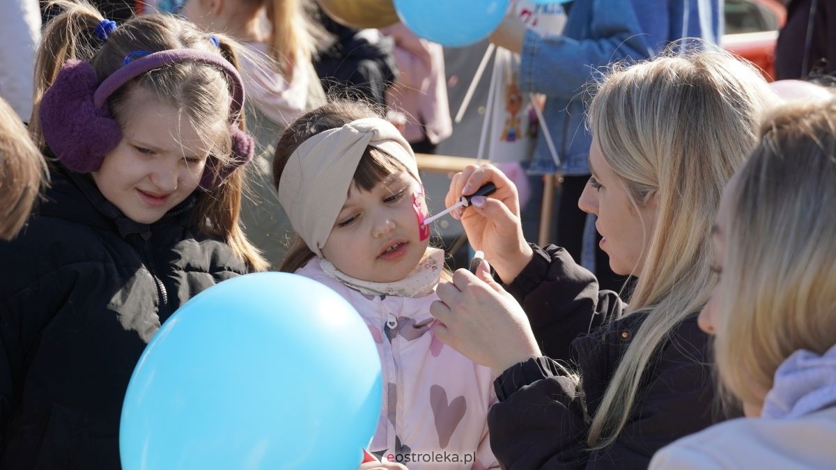 „Galeria Bursztynowa dla autyzmu - rozświetlamy świadomość” [02.04.2026] - zdjęcie #9 - eOstroleka.pl