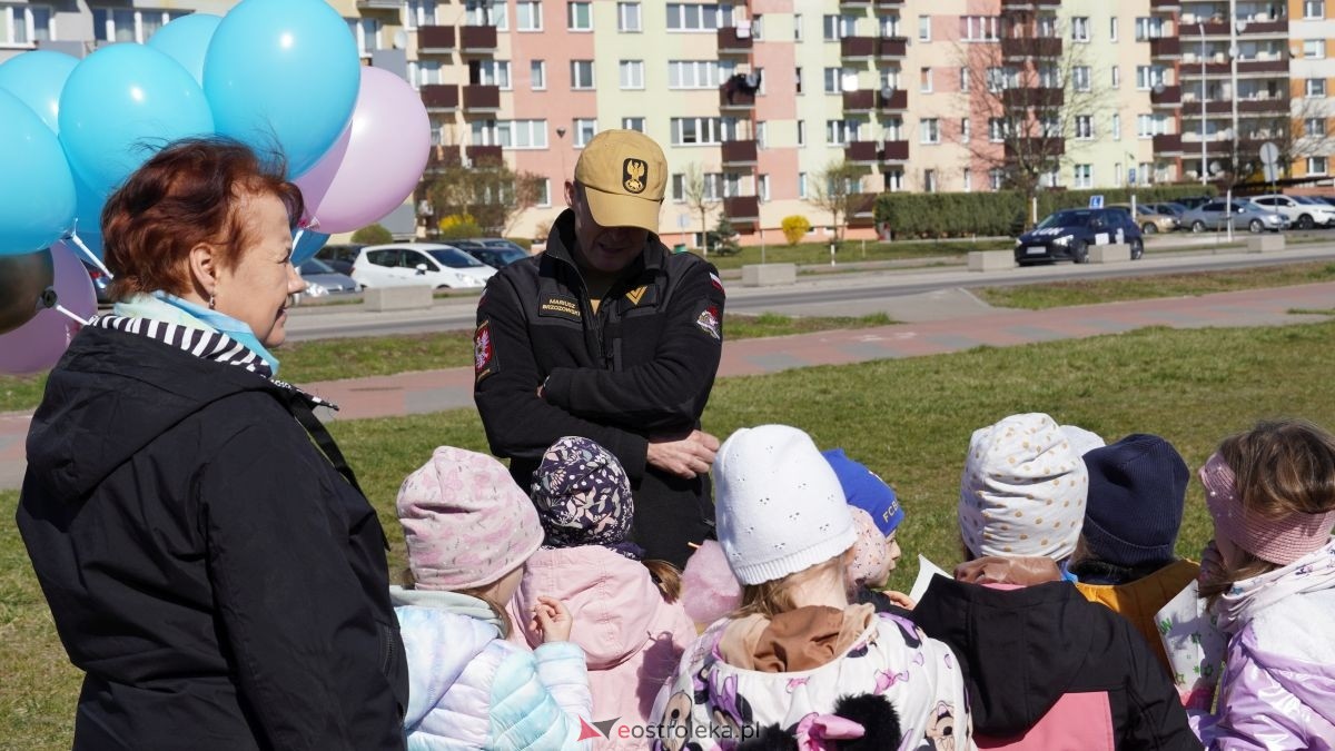 „Galeria Bursztynowa dla autyzmu - rozświetlamy świadomość” [02.04.2026] - zdjęcie #2 - eOstroleka.pl