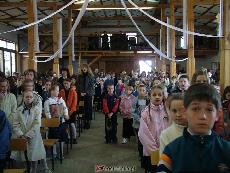 Odsłonięcie popiersia papieża Jana Pawła II w Ostrołęce - 2004 r. - zdjęcie #48 - eOstroleka.pl