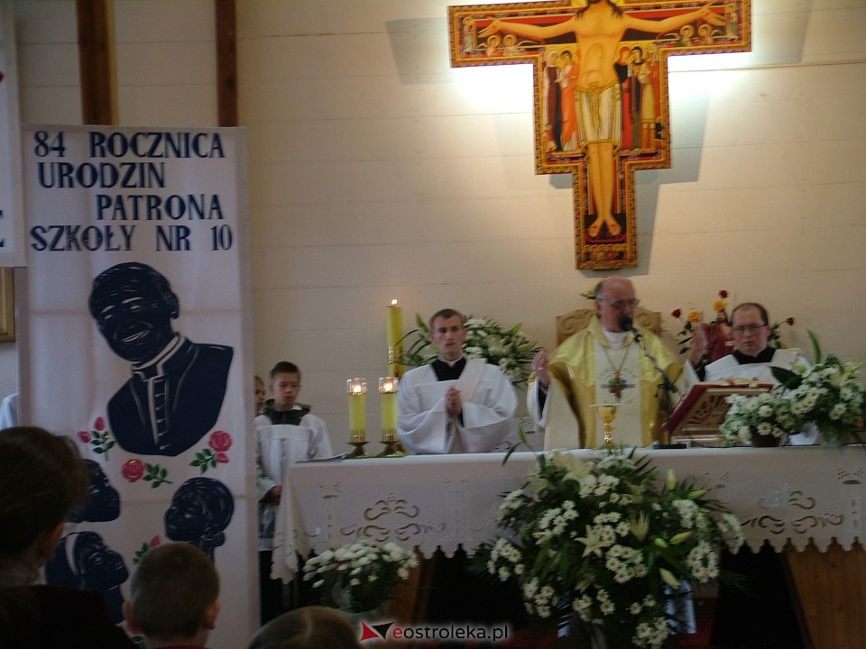 Odsłonięcie popiersia papieża Jana Pawła II w Ostrołęce - 2004 r. - zdjęcie #47 - eOstroleka.pl