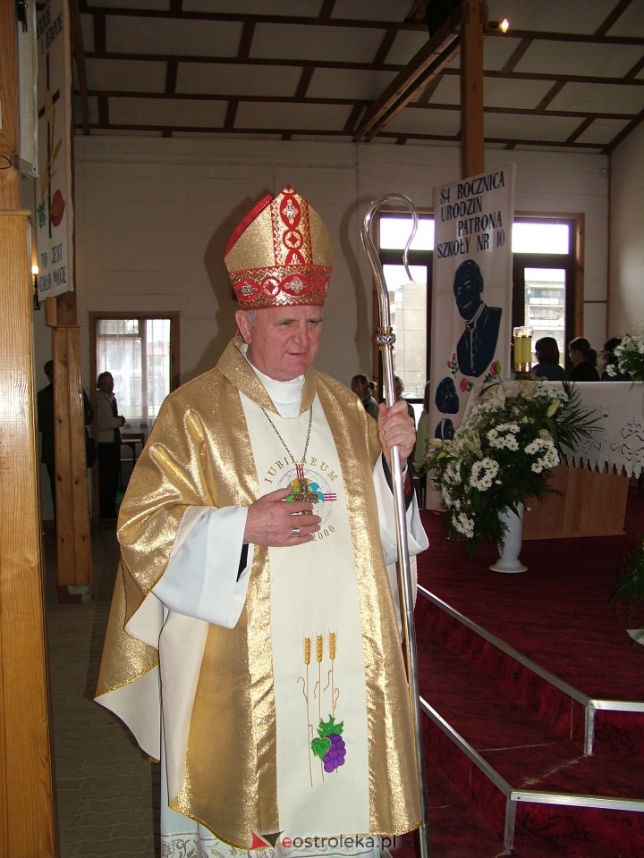 Odsłonięcie popiersia papieża Jana Pawła II w Ostrołęce - 2004 r. - zdjęcie #38 - eOstroleka.pl