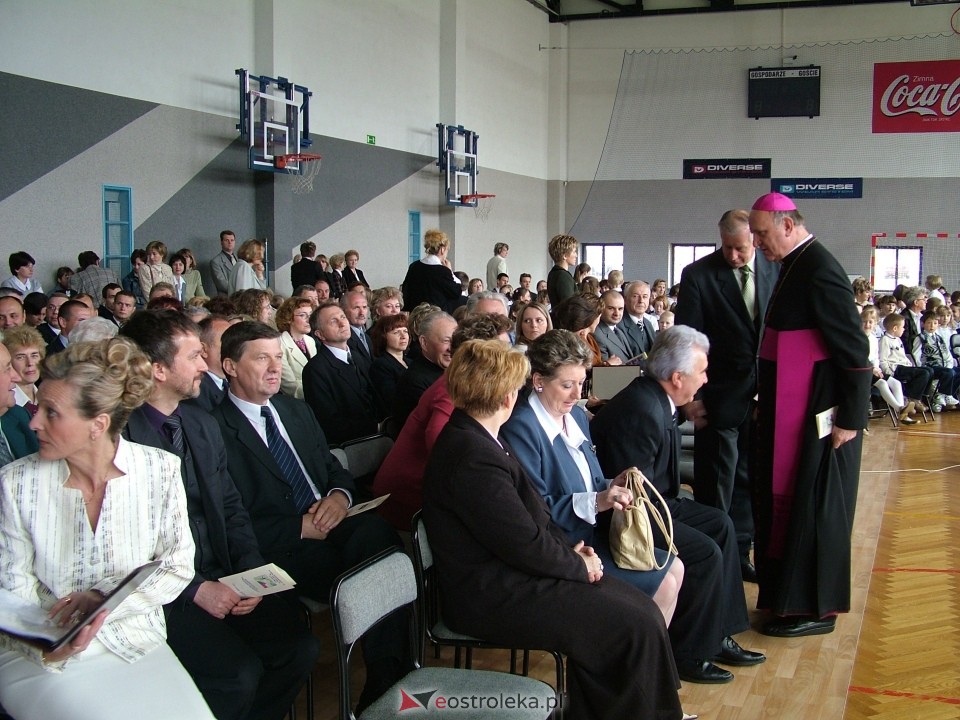 Odsłonięcie popiersia papieża Jana Pawła II w Ostrołęce - 2004 r. - zdjęcie #36 - eOstroleka.pl