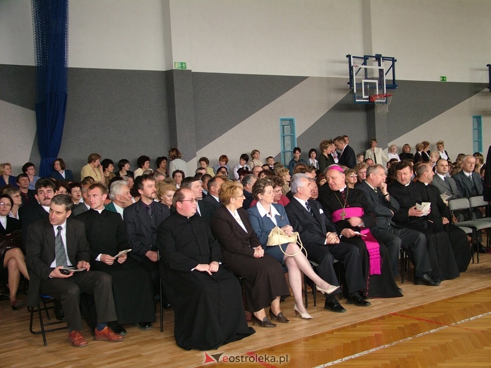 Odsłonięcie popiersia papieża Jana Pawła II w Ostrołęce - 2004 r. - zdjęcie #34 - eOstroleka.pl